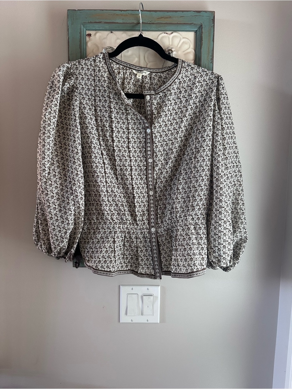 Women's Printed Button-Front Blouse - Neutral Floral
